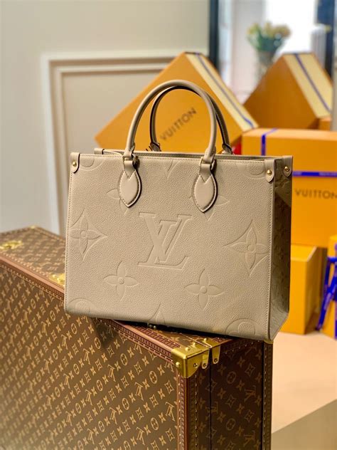 louis vuitton bag beige